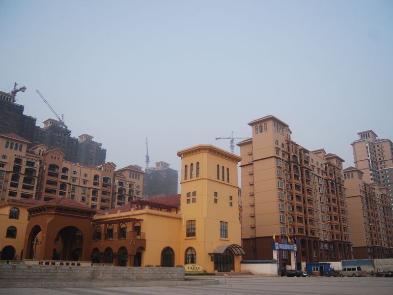 華強(qiáng)城一期二標(biāo)段工程（2010年省文明工地、省“結(jié)構(gòu)中州杯”工程）